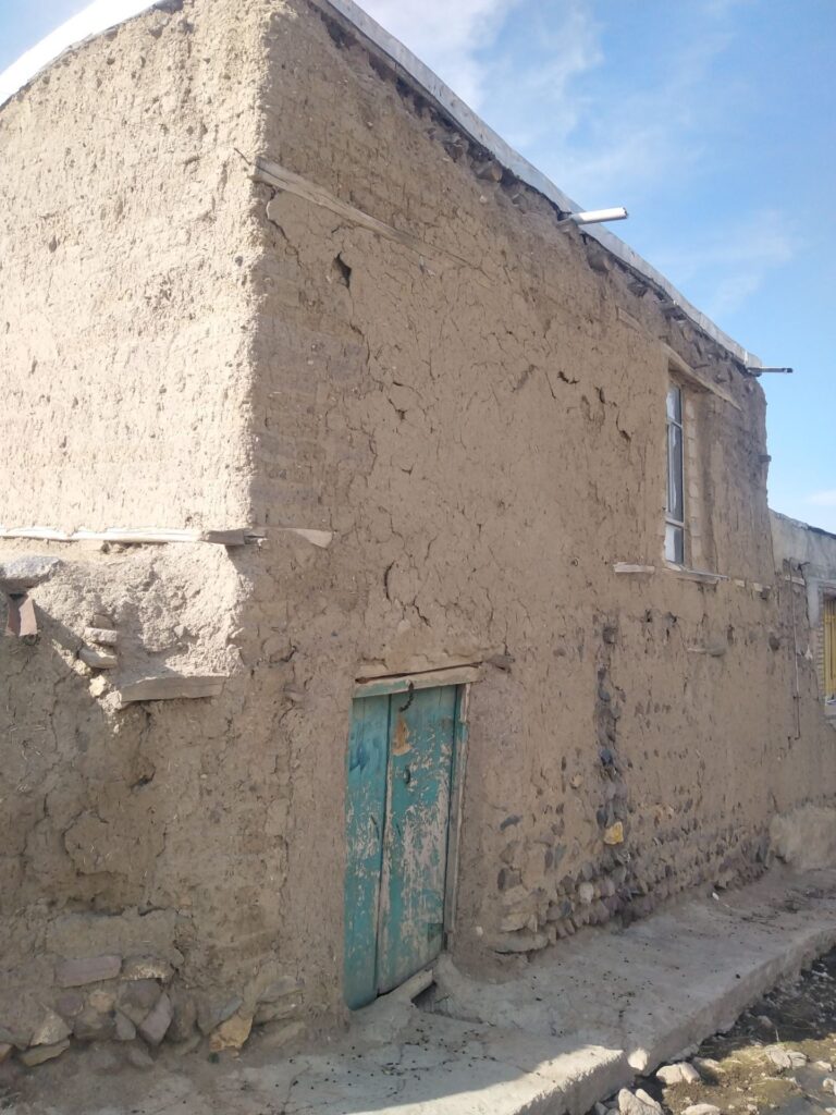 نمایی از یک خانه روستایی در علیار خاروانا