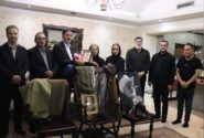 اهدای یادگاری های اکبر عبدی به موزه عمارت شهرداری اردبیل