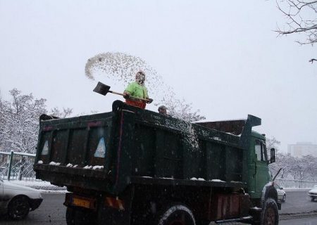 نمک پاشی بلای جان آسفالت خیابان‌ها/ تبریز شهر چاله‌ها شد