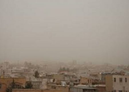 بادهای شدید همراه با گرد و غبار تبریز را فرا گرفت