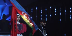 ترند: یکی از نزدیکان پاشینیان پرچم جمهوری آذربایجان را آتش زد