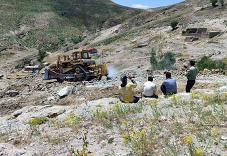 احداث جاده بین مزارع در ۲۲ روستای ورزقان و خاروانا توسط مس سونگون