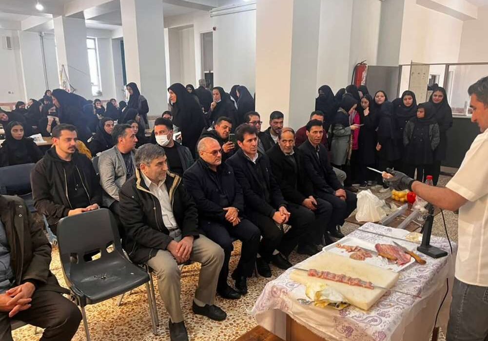 آموزش طبخ ماهی به نوجوانان در ورزقان؛ گامی در جهت ترویج فرهنگ مصرف آبزیان