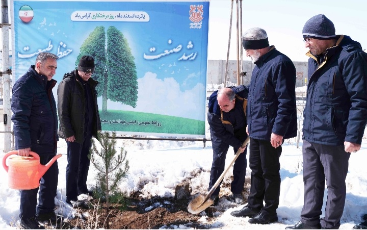 سونگون، جنگل را به حاشیه بزرگراه خواجه-ورزقان می‌آورد