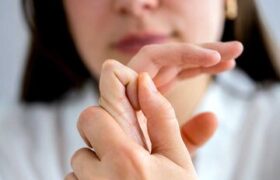 آیا شکستن قولنج منجر به آرتروز می‌شود؟/ بررسی علمی خطرات و باورهای رایج