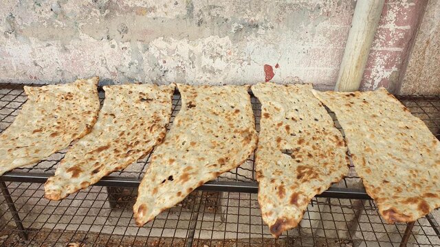 افزایش بیش از ۸۰ درصدی قیمت انواع نان آزادپز در تبریز/ آزادسازی قیمت نان، راهی برای حل مشکلات نان و نانوایان