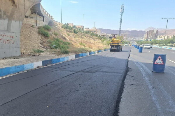 آغاز آسفالت رویه ضلع جنوبی اتوبان پاسداران توسط شهرداری منطقه ۵