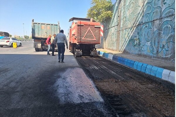 آسفالت‌ریزی ۸۰۰ متری اتوبان پاسداران حوزه شهرداری منطقه ۵
