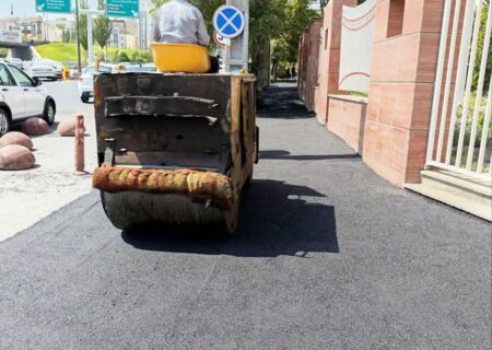 آسفالت ریزی ۱۹۰ تنی معابر حوزه شهرداری منطقه ۲
