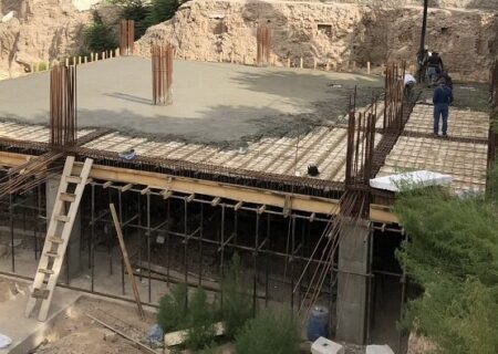 بتن ریزی سقف اول در پروژه مجتمع تجاری، خدماتی راسته‌کوچه