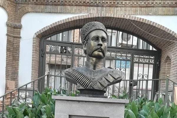 نصب تندیس ستار خان در خانه تاریخی نیکدل