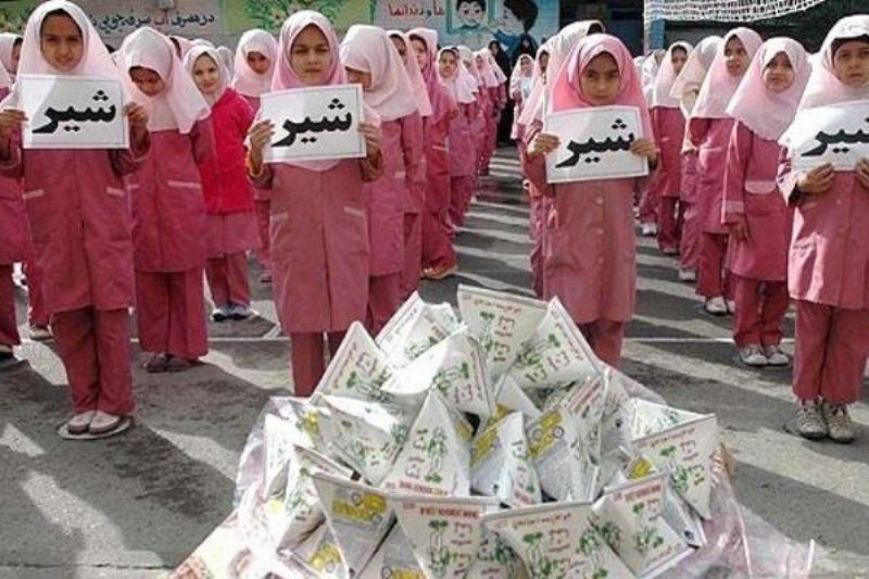 بودجه ناکافی، مانع اجرای کامل برنامه شیرمدرسه / فقط مناطق کم‌برخوردار در صف شیر مدارس