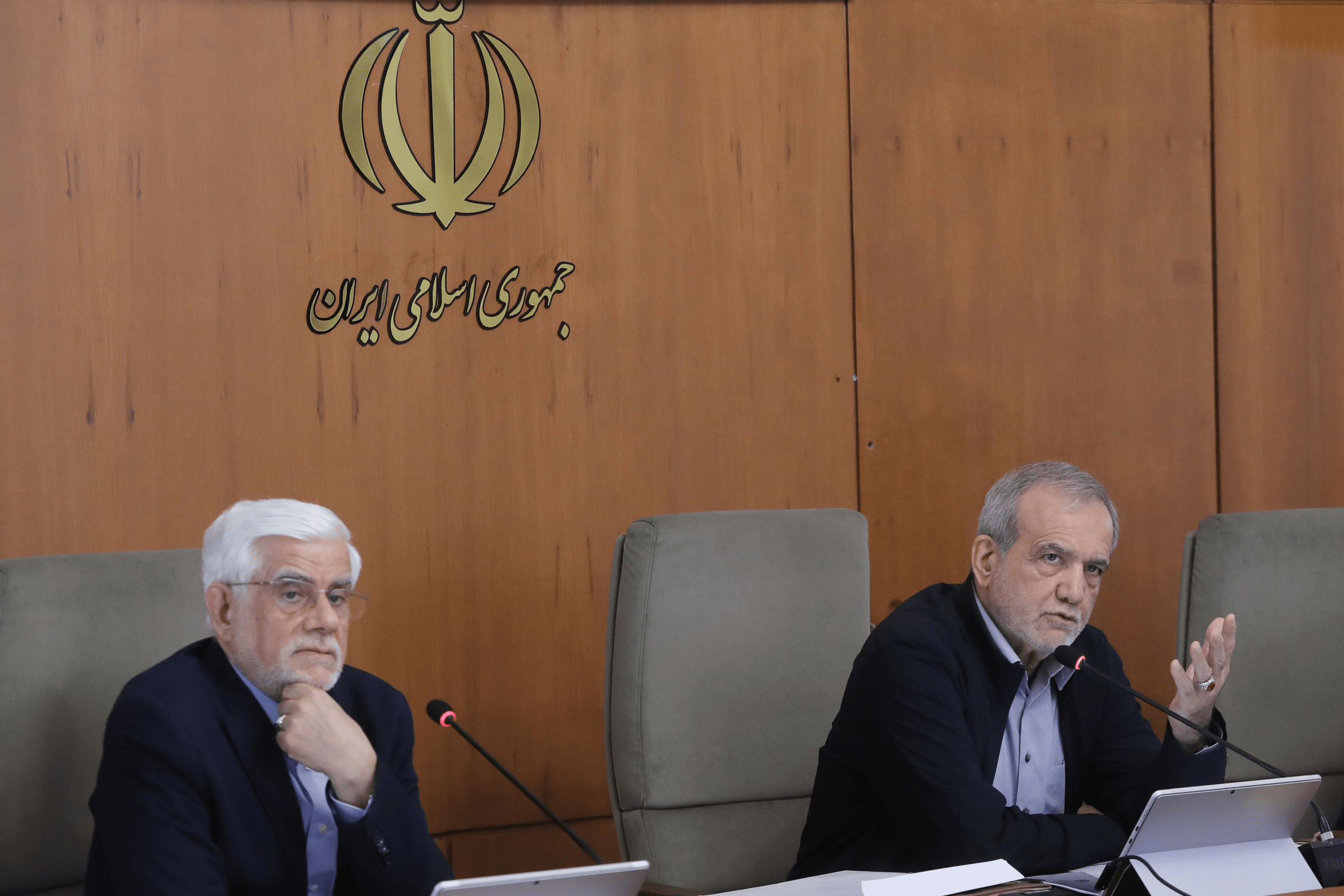 مراقب قطب‌ بندی‌ های کاذب و اختلافات داخلی باشیم