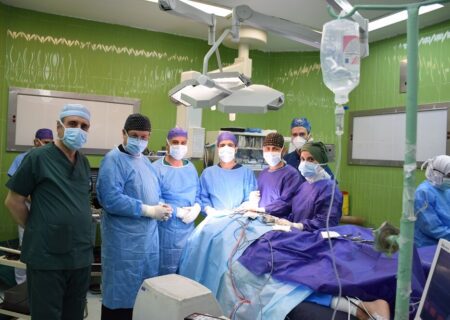 انجام موفق جراحی مشترک تومور پیشرفته گردن و نخاع در تبریز