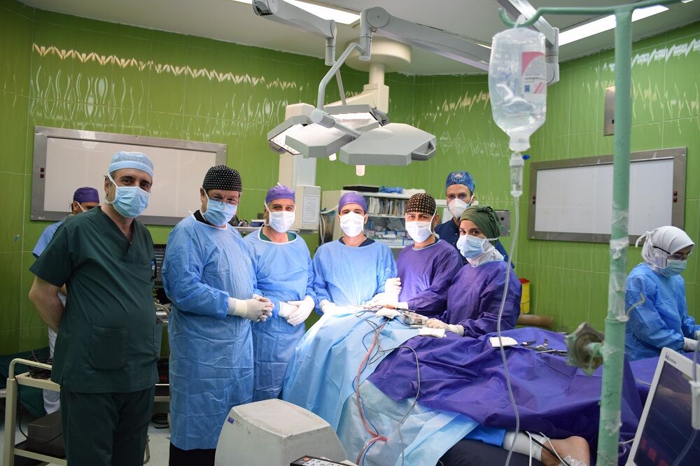 انجام موفق جراحی مشترک تومور پیشرفته گردن و نخاع در تبریز