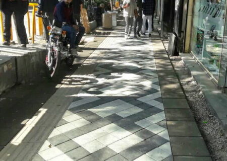 آغاز سنگفرش پیاده رو های خیابان امام خمینی(ره) حد فاصل چهارراه شریعتی تا تقاطع فردوسی