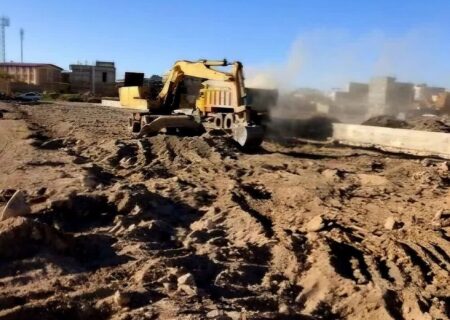 آغاز عملیات آماده سازی زمین‌های چمن مصنوعی توسط شهرداری منطقه ۶ تبریز