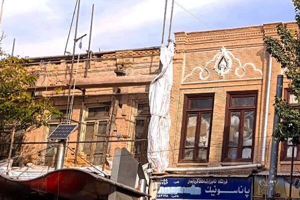 آغاز فاز نهایی مرمت جداره های تاریخی، در خیابان امام خمینی(ره)