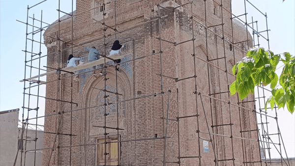 نظارت دقیق کارشناسان به مراحل مرمت گنبدهای تاریخی مراغه