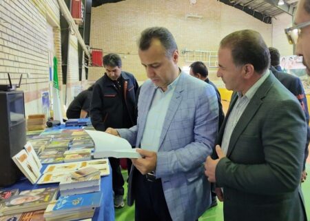 استقبال هزاران نفری از نمایشگاه کتاب ورزقان