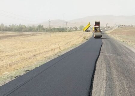 روکش آسفالت راه ارتباطی ۱۵ روستای ورزقان بدون استفاده از اعتبارات دولتی