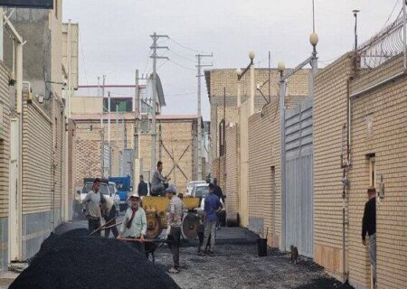 اجرای عملیات زیرسازی و آسفالت ریزی کوی صنعتی تلاش