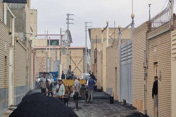 اجرای عملیات زیرسازی و آسفالت ریزی کوی صنعتی تلاش