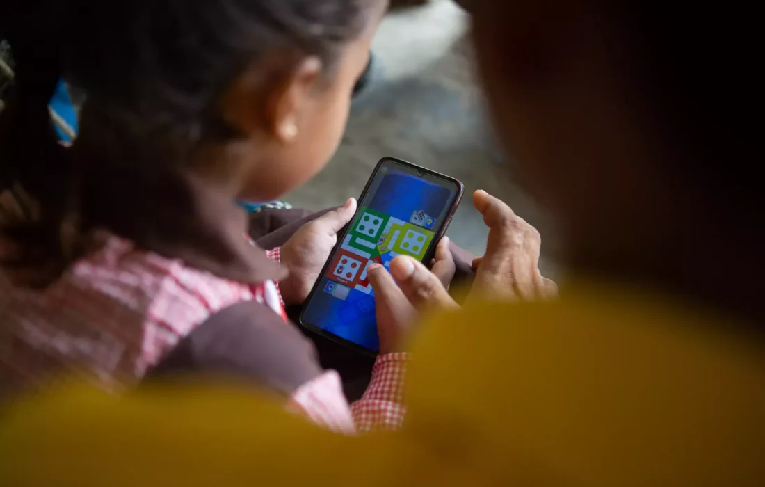 قربانیان کوچک فناوری/ استفاده زیاد از تلفن همراه کودکان را به طیف اوتیسم نزدیک میکند