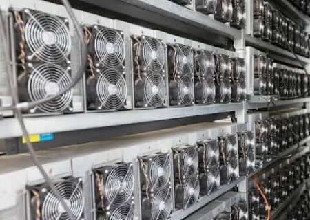 کشف ۳۸۵ ماینر قاچاق از انبار یک کارخانه