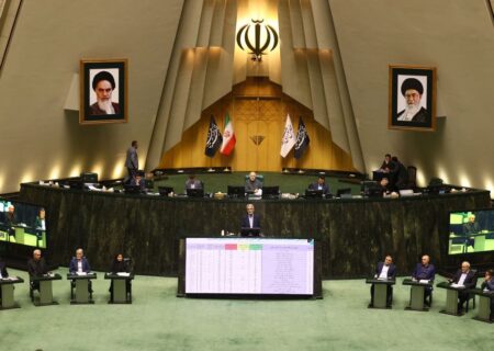 چینش متفاوت صندلی وزرا در صحن علنی