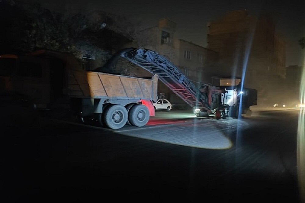 آسفالت‌ریزی ۷ هزار و ۶۶۶ تنی در ۴۵ محله و معبر شهری طی هفته گذشته