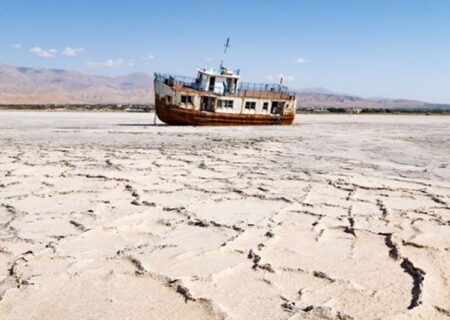 با ناآگاهی خود باعث خشکی دریاچه اورمیه شده‌ایم