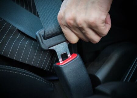 بستن کمربند ایمنی تا ۷۰٪ آسیب‌های سر و سینه را کاهش می‌دهد