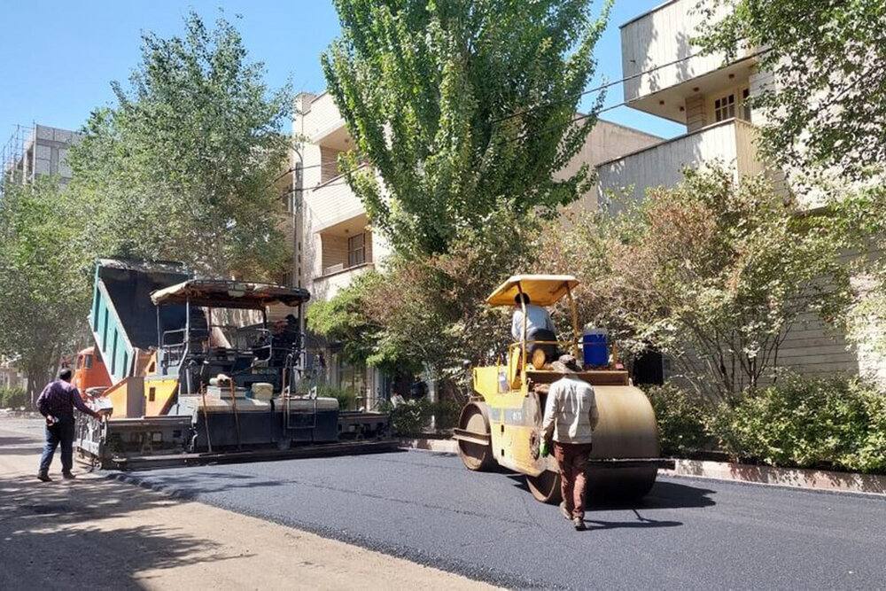توزیع ۵۵۰ تن آسفالت در معابر و محلات حوزه شهرداری منطقه ۳ تبریزدر طول هفته گذشته