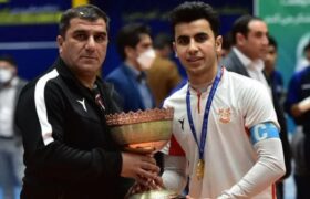 آزادی یک زندانی غیرعمد در اورمیه با همت یک فوتسالیست خیّر و مشارکت بازاریان