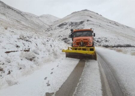 بارش برف همراه با کولاک در محورهای مواصلاتی آذربایجان شرقی