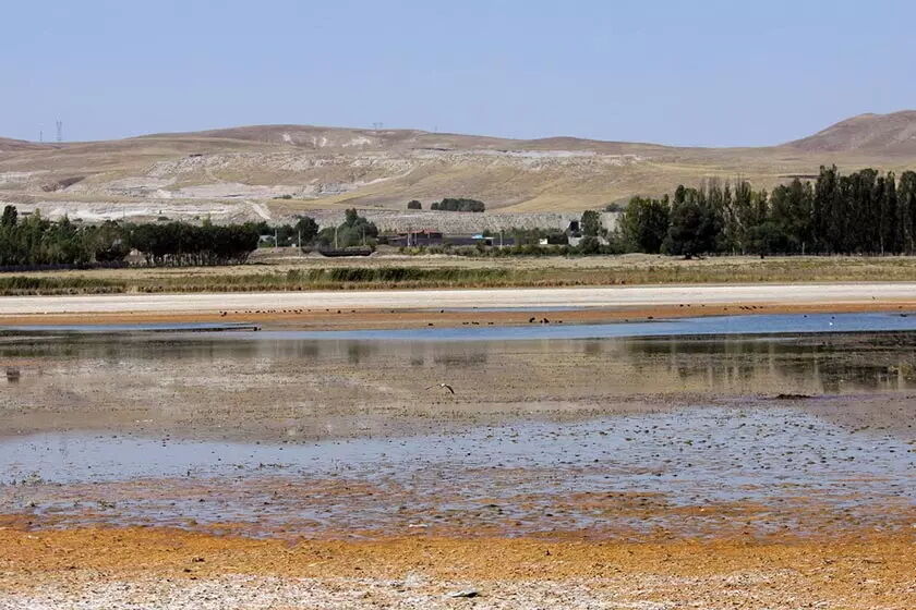 ضرورت تامین فوری حقابه تالاب بین‌ المللی قورو گول/ وضعیت تالاب بسیار نگران کننده است