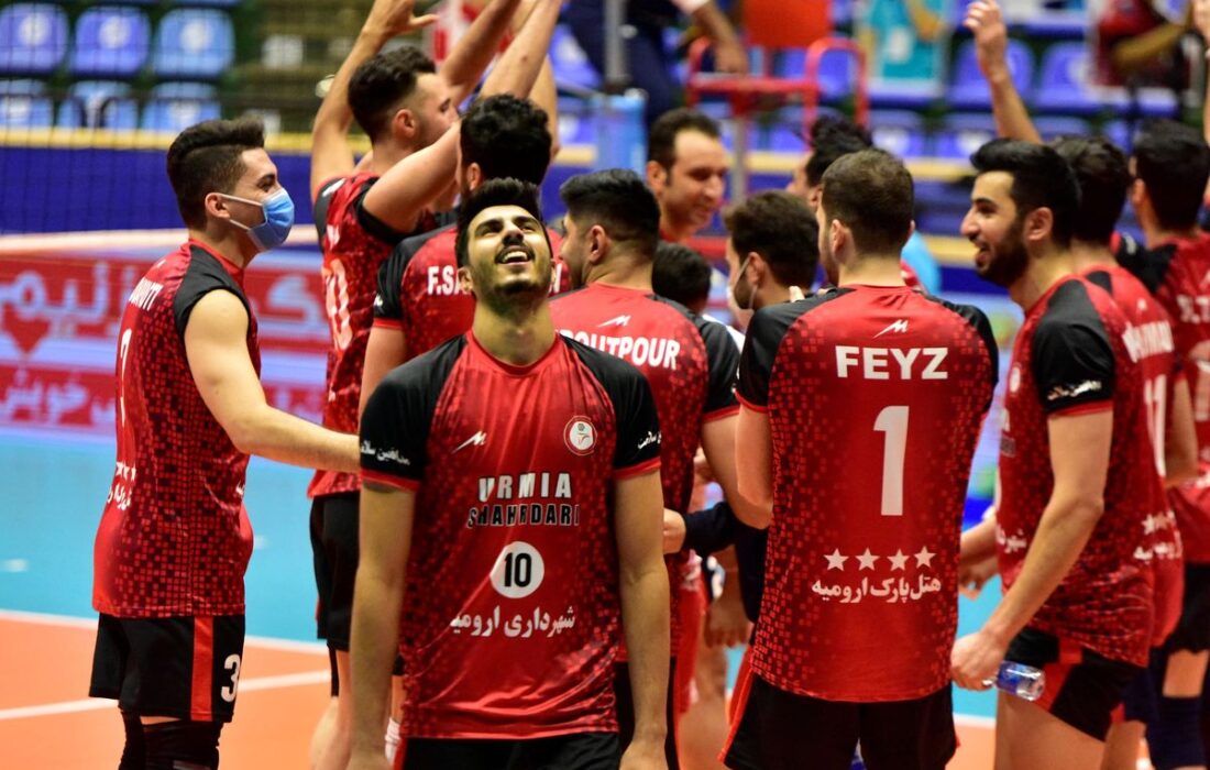 نبرد شهرداری اورمیه با مدافع قهرمانی در لیگ برتر والیبال