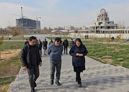 عمارت کلاه فرنگی در بهار میزبان گردشگران