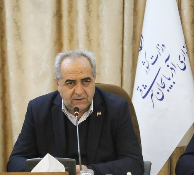 چالش‌های مرتبط با مدارس غیردولتی بررسی شود