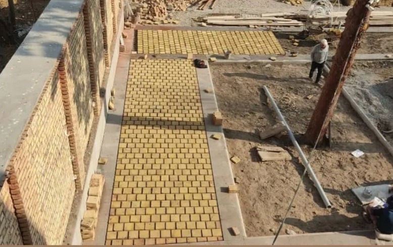 آغاز سنگفرش محوطه خانه تاریخی کلکته‌چی در فاز نهایی مرمت