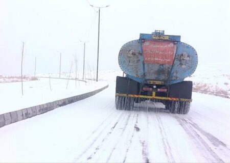 توزیع بیش از ۵ میلیون لیتر محلول یخ‌زدا در معابر منطقه ۵ تبریز