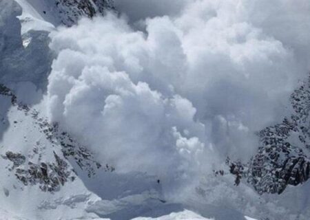 ریزش بهمن در الوند؛ ۴ کوهنورد مفقود شدند