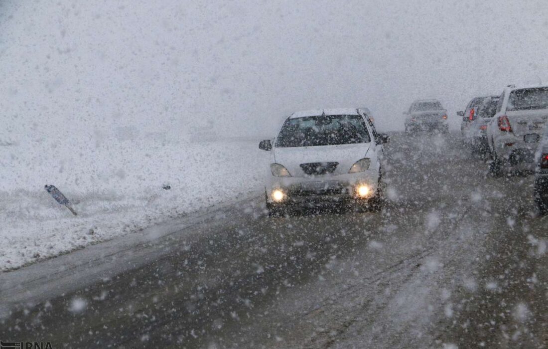 تمام جاده‌های مواصلاتی کشور باز است/ بارش برف در برخی محورها