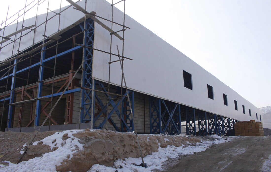 احداث سالن چندمنظوره ورزشی یاغچیان در مرحله اجرای دیوار پیرامون