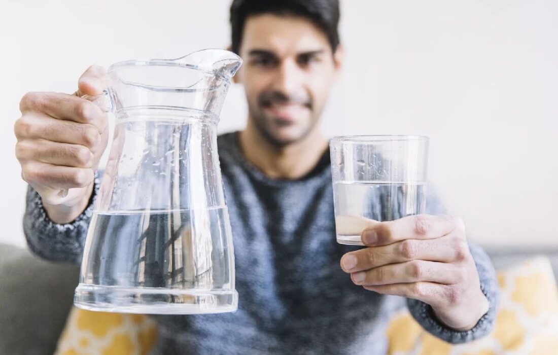 کم آبی بدن؛ عامل اصلی سردردهای آزاردهنده روزانه