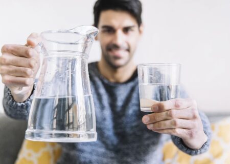 کم آبی بدن؛ عامل اصلی سردردهای آزاردهنده روزانه