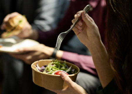 اشتباهات رایج در خوردن که فواید غذا را کاهش می‌دهند