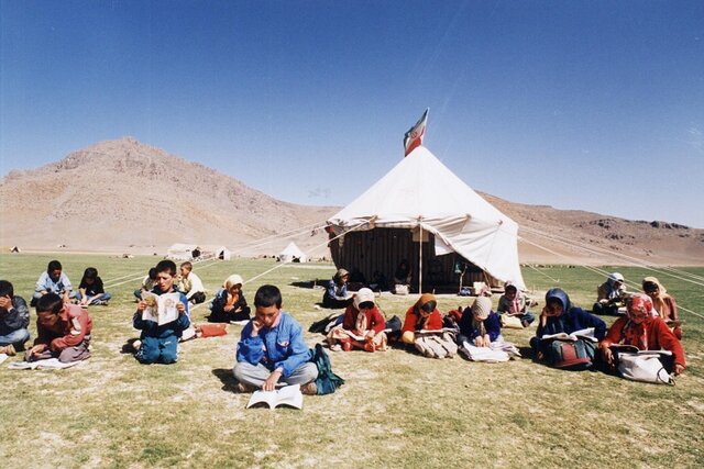 تدریس «زبان مادری»، قانونی که اجرا نشده، متوقف شد