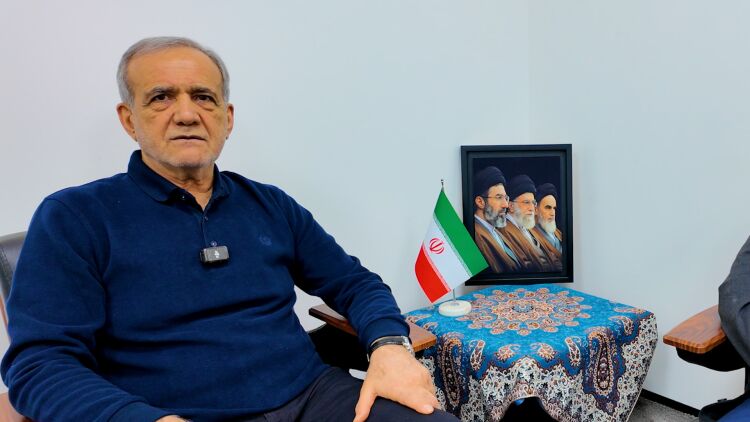 پزشکیان: قدردان همراهی مردمی هستیم که در این یک ماه صحنه را خالی نکردند